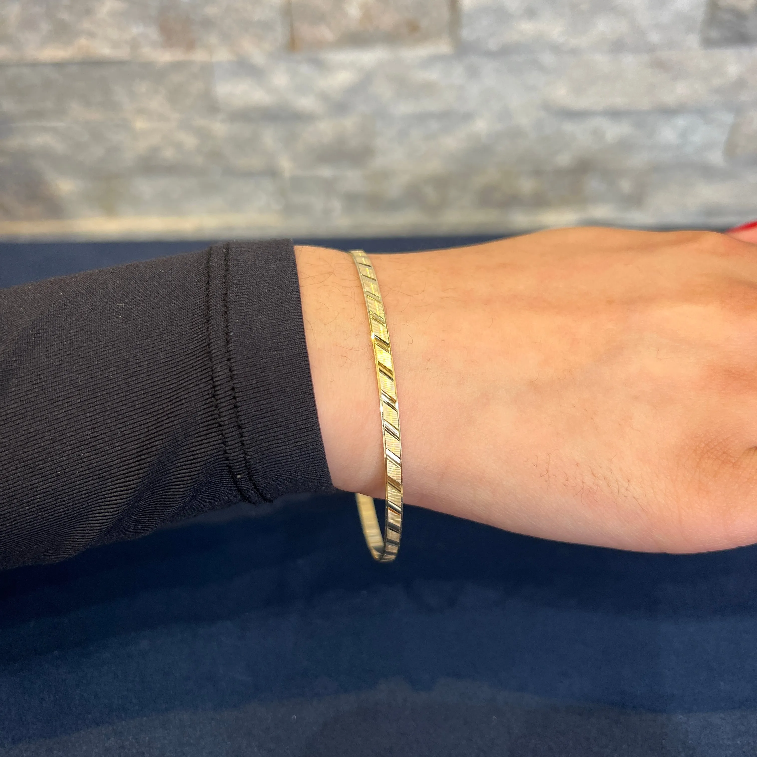 10K Gold (3mm) Diamond Cut Slip On Bangle