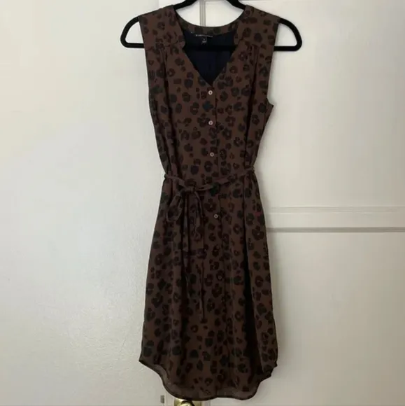 41 Hawthorn brown red animal print sleeveless button down dress size medium