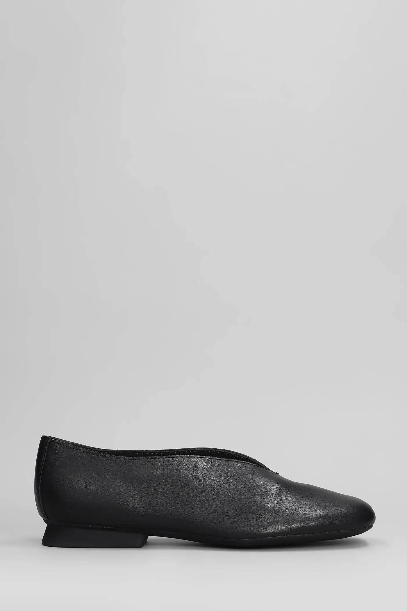 Casi Myra Ballet flats in black leather