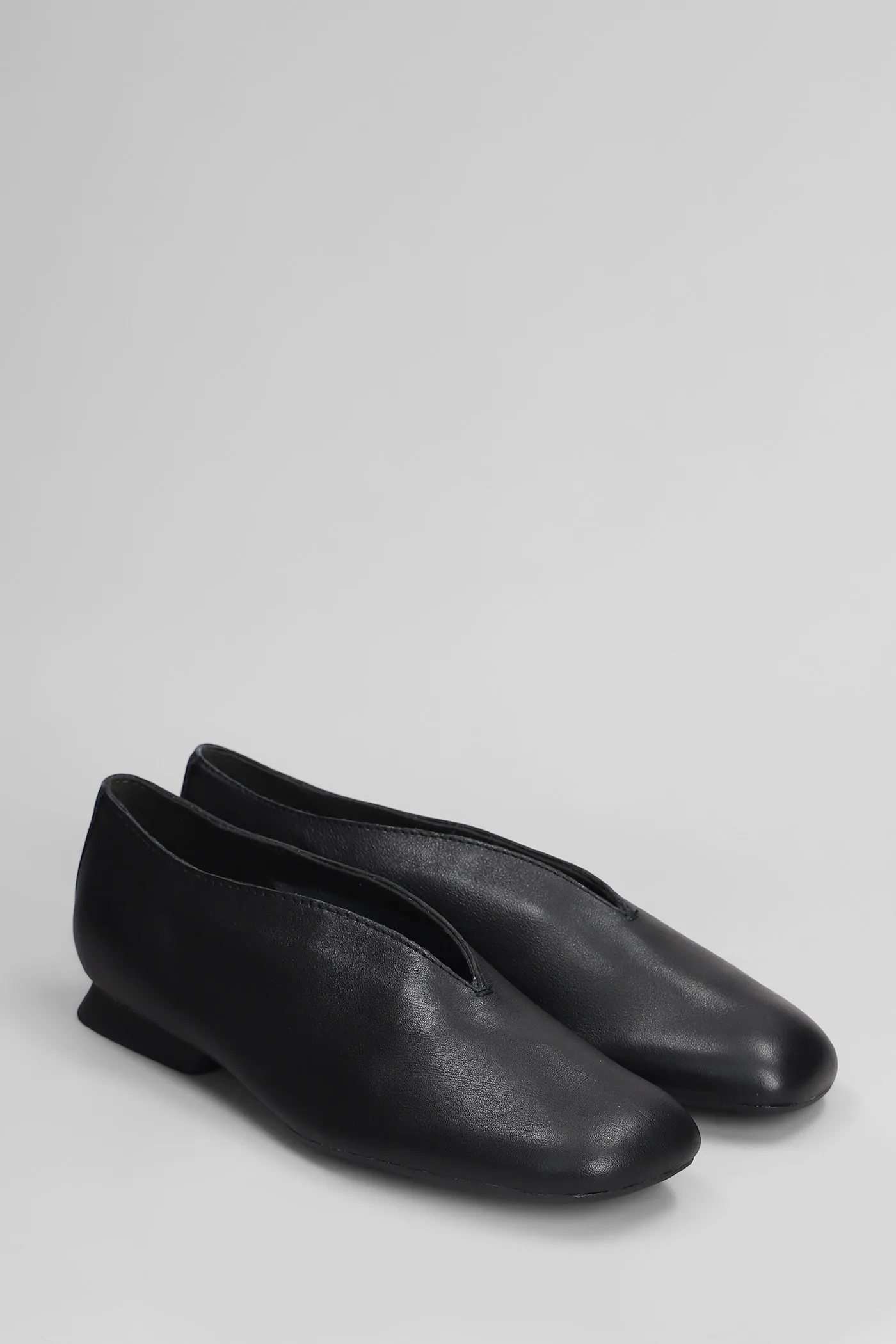 Casi Myra Ballet flats in black leather