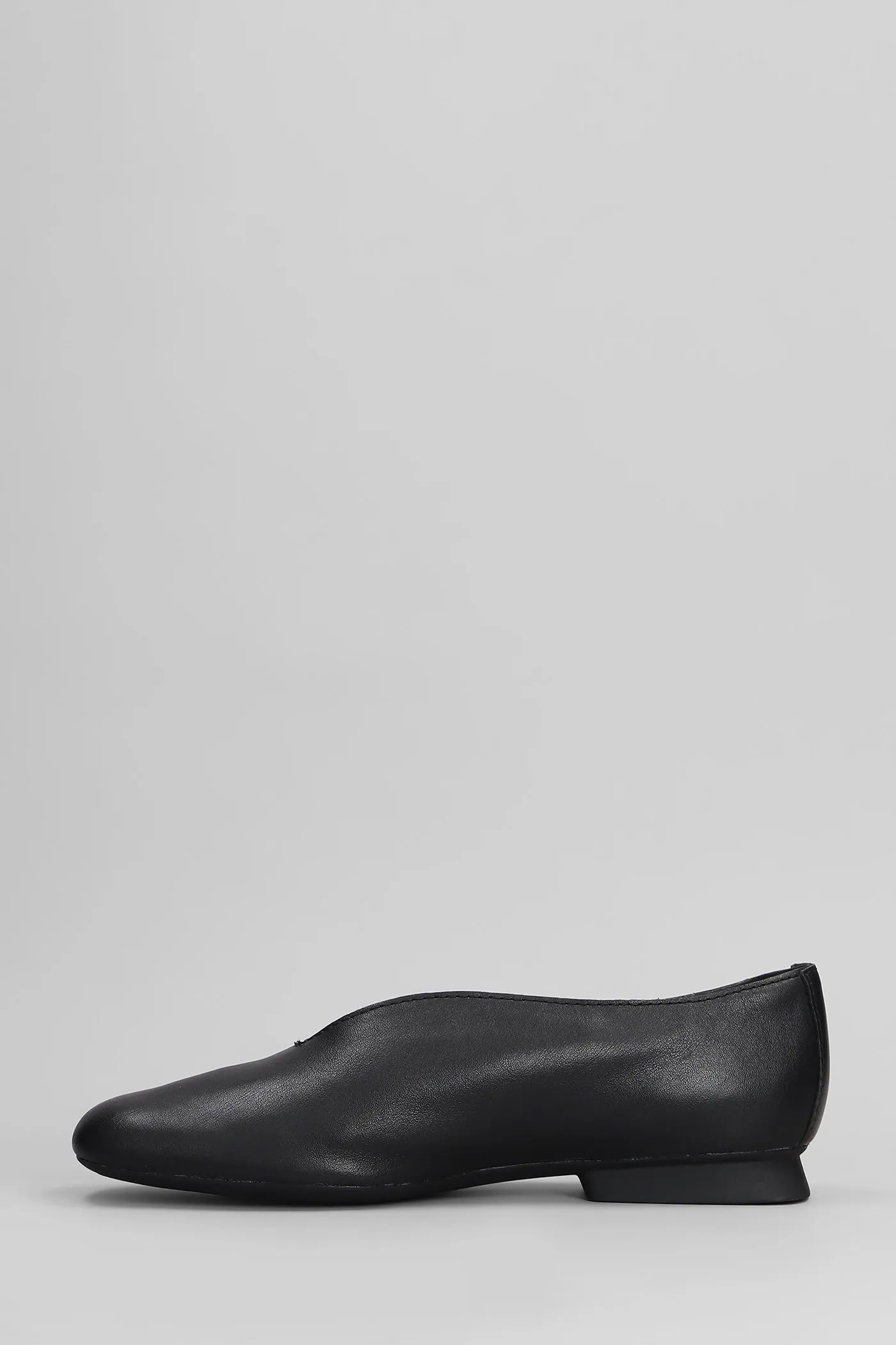 Casi Myra Ballet flats in black leather