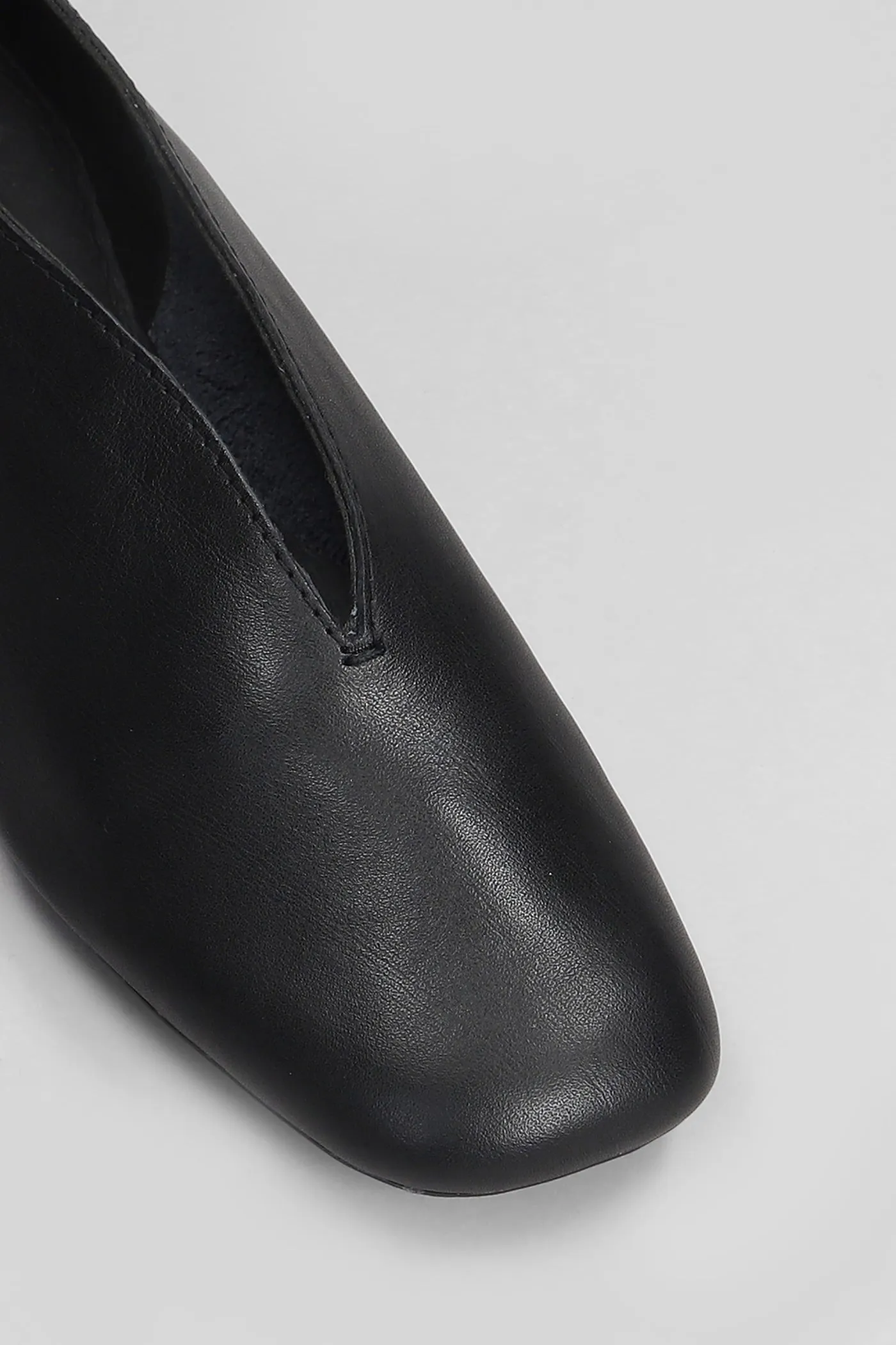 Casi Myra Ballet flats in black leather
