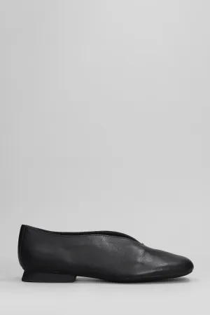 Casi Myra Ballet flats in black leather
