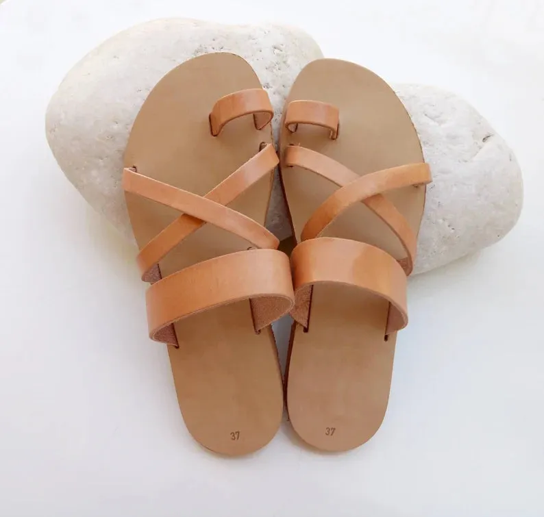 Classic ring toe leather sandals