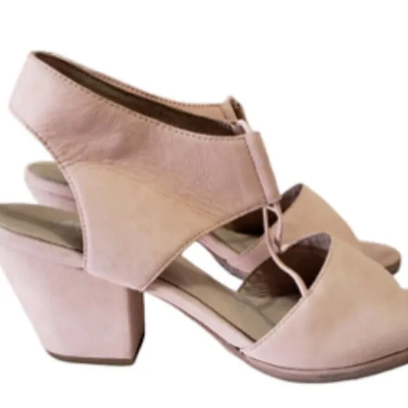 Eileen Fisher Doe Sandal In Blush Tumbled Nubuck Leather