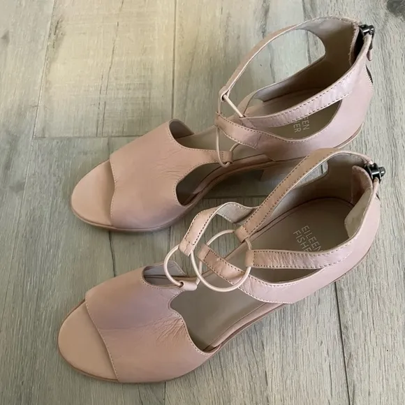 Eileen Fisher Doe Sandal In Blush Tumbled Nubuck Leather