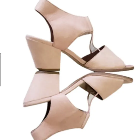 Eileen Fisher Doe Sandal In Blush Tumbled Nubuck Leather