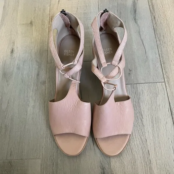 Eileen Fisher Doe Sandal In Blush Tumbled Nubuck Leather