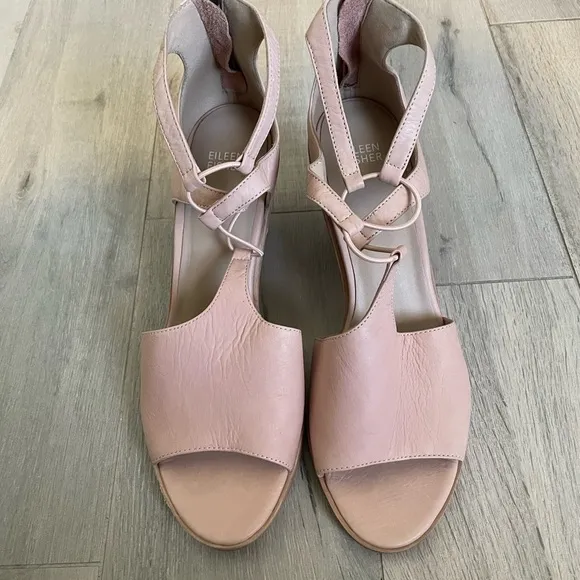 Eileen Fisher Doe Sandal In Blush Tumbled Nubuck Leather
