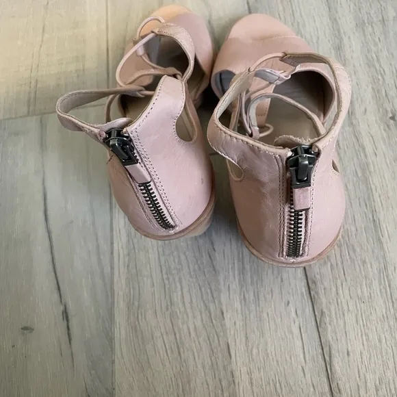 Eileen Fisher Doe Sandal In Blush Tumbled Nubuck Leather