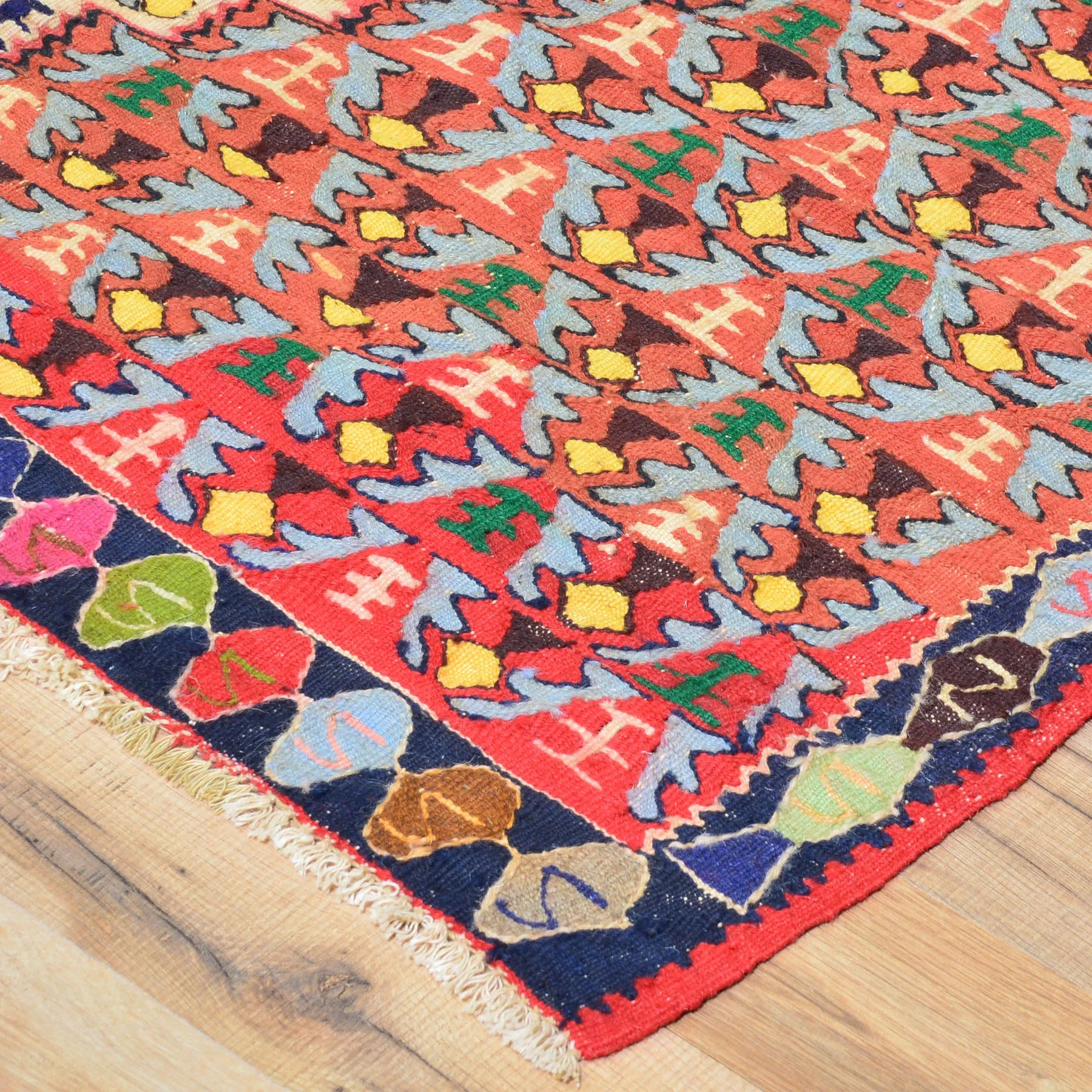 Hand-Woven Persian Sennah Kilim Geometric Design Wool Rug (Size 3.11 X 4.11) Cwral-7722