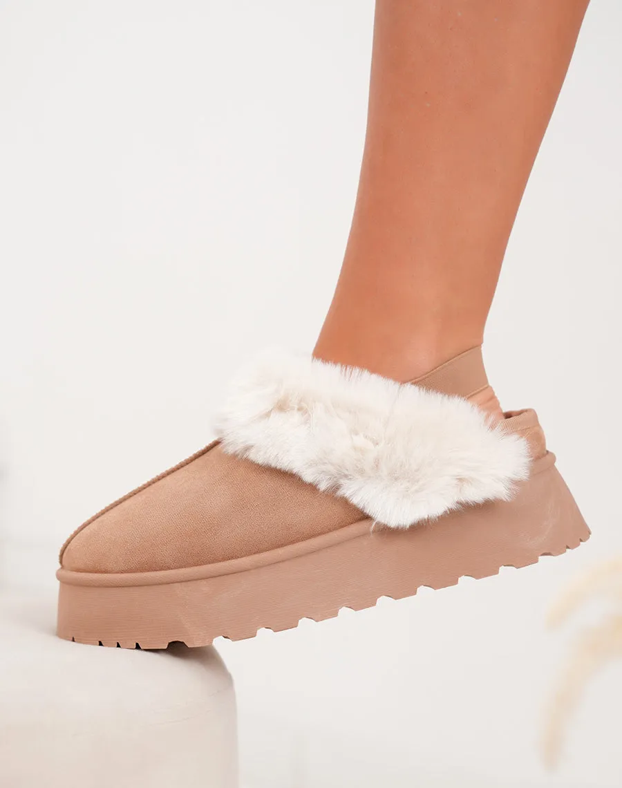 Mules femme taupe en suédine fourrée avec lanière ajustable et semelle crantée