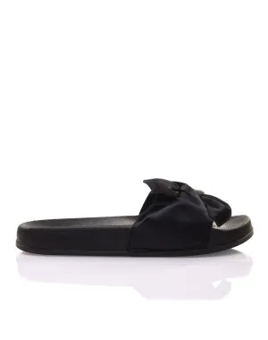 Mules noires à n?ud satiné