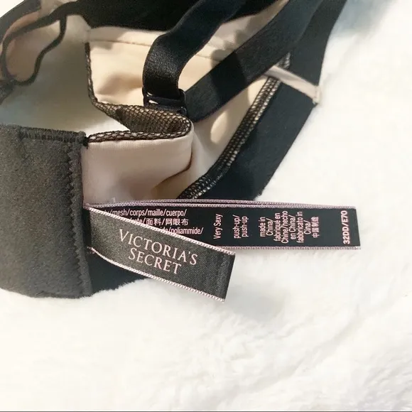 NWT VERY SEXY Strapless Bra Black