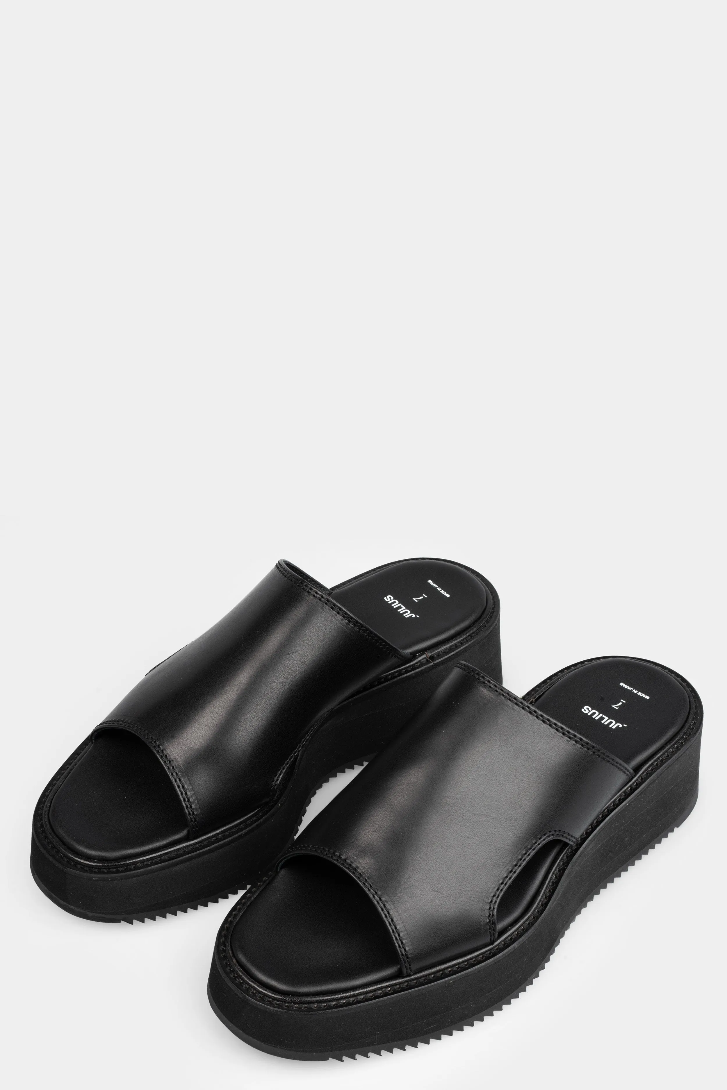 Plateau leather sandals