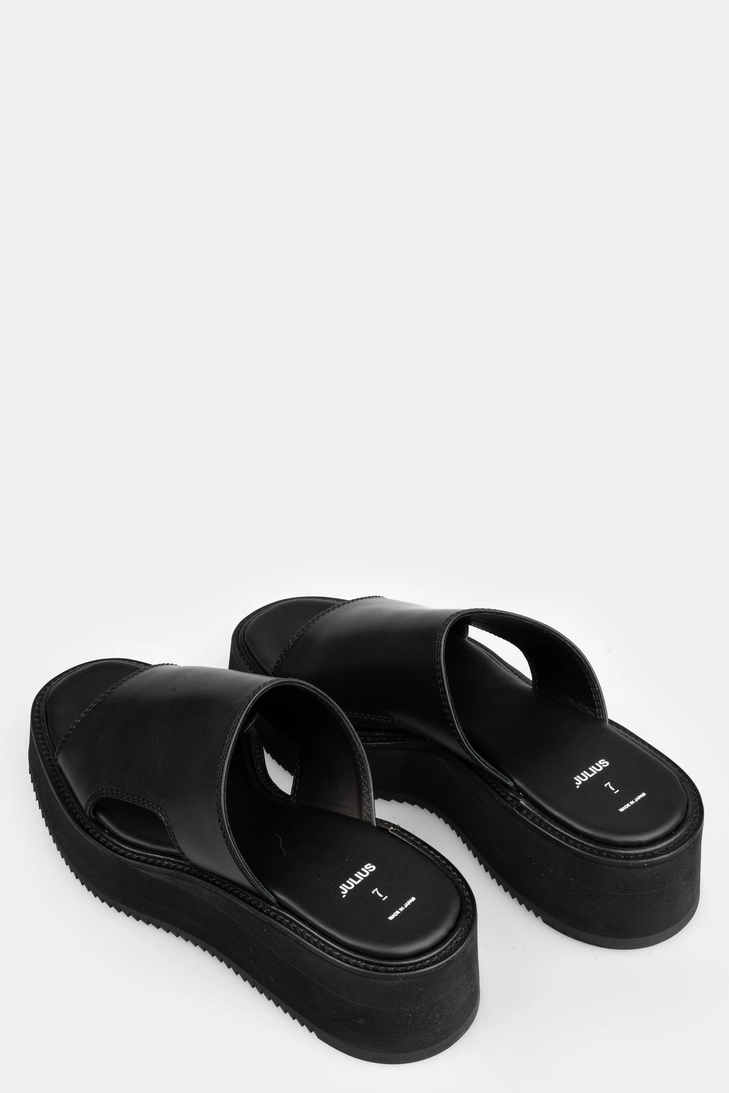 Plateau leather sandals