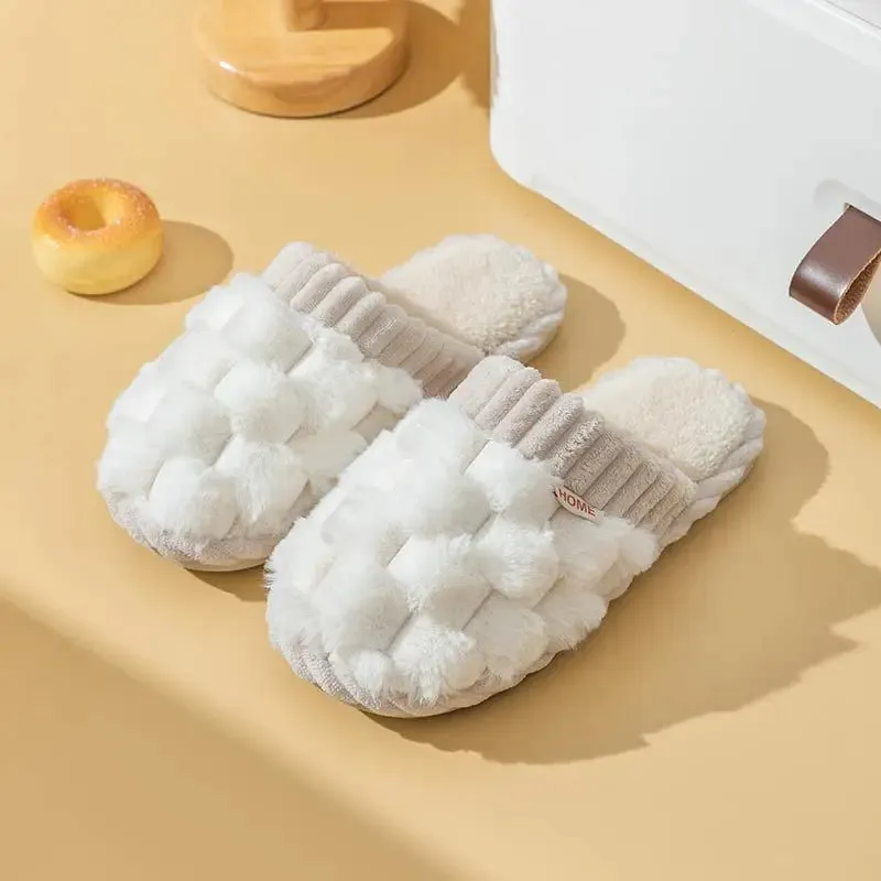 Salta - Women's Plushy Slippers