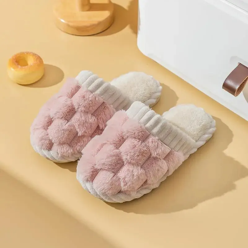 Salta - Women's Plushy Slippers