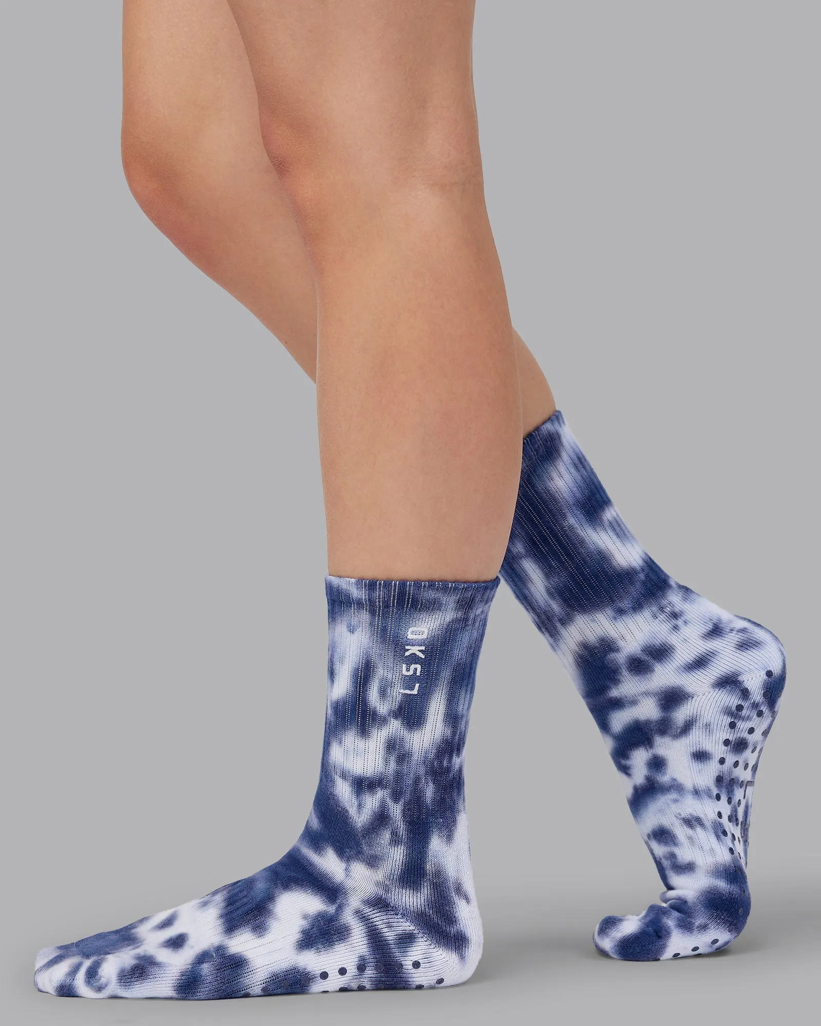 Signal Crew Pilates Grip Socks - Indigo Tye Dye
