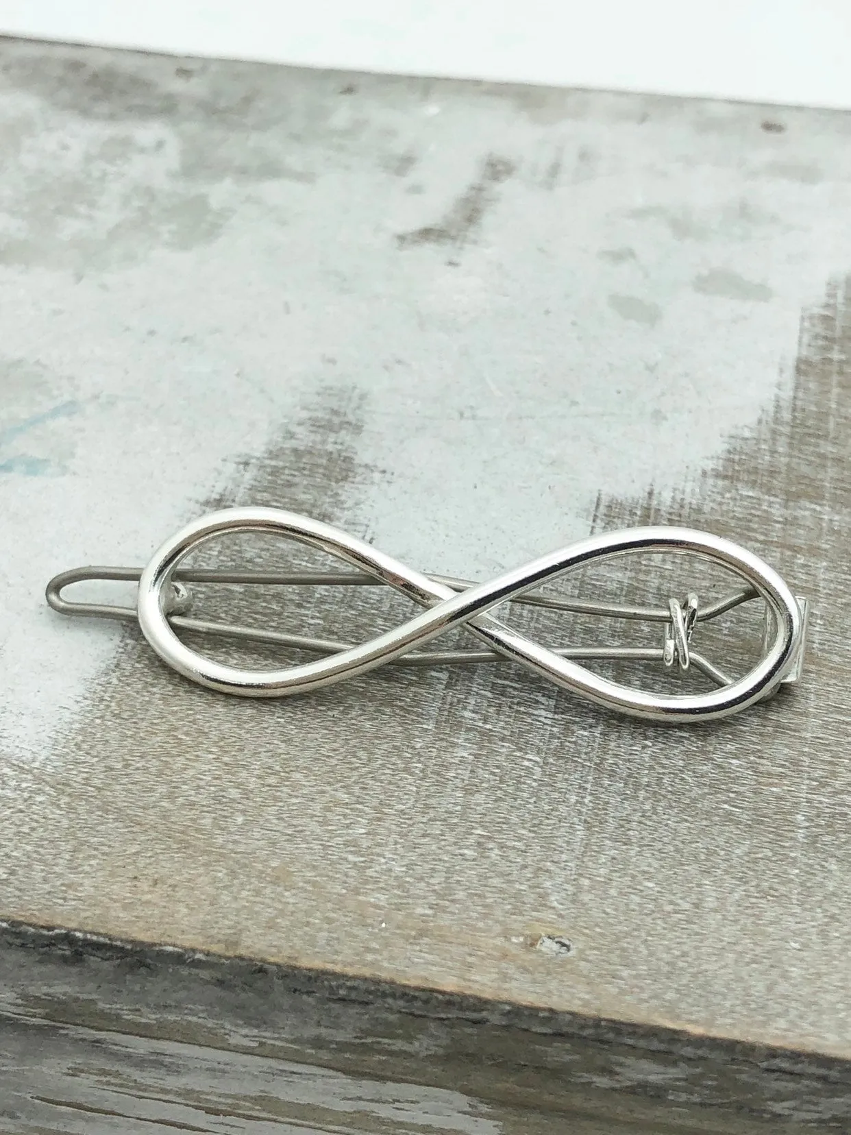 Small infinity barrette