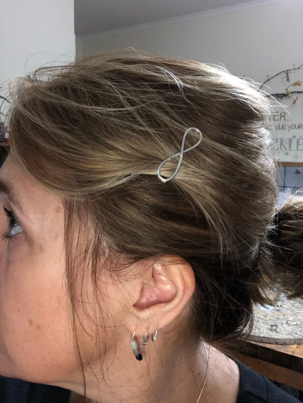 Small infinity barrette