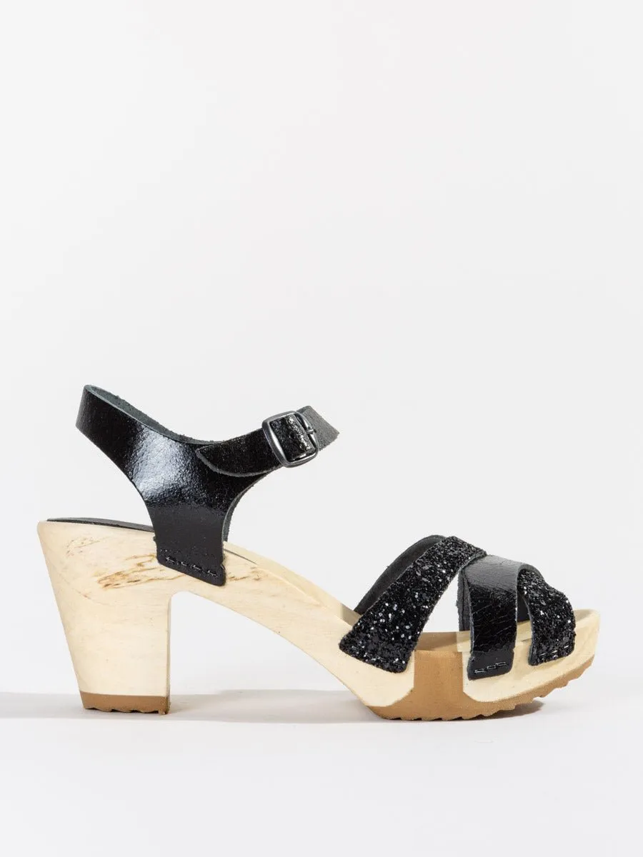 strappy multi clog - black
