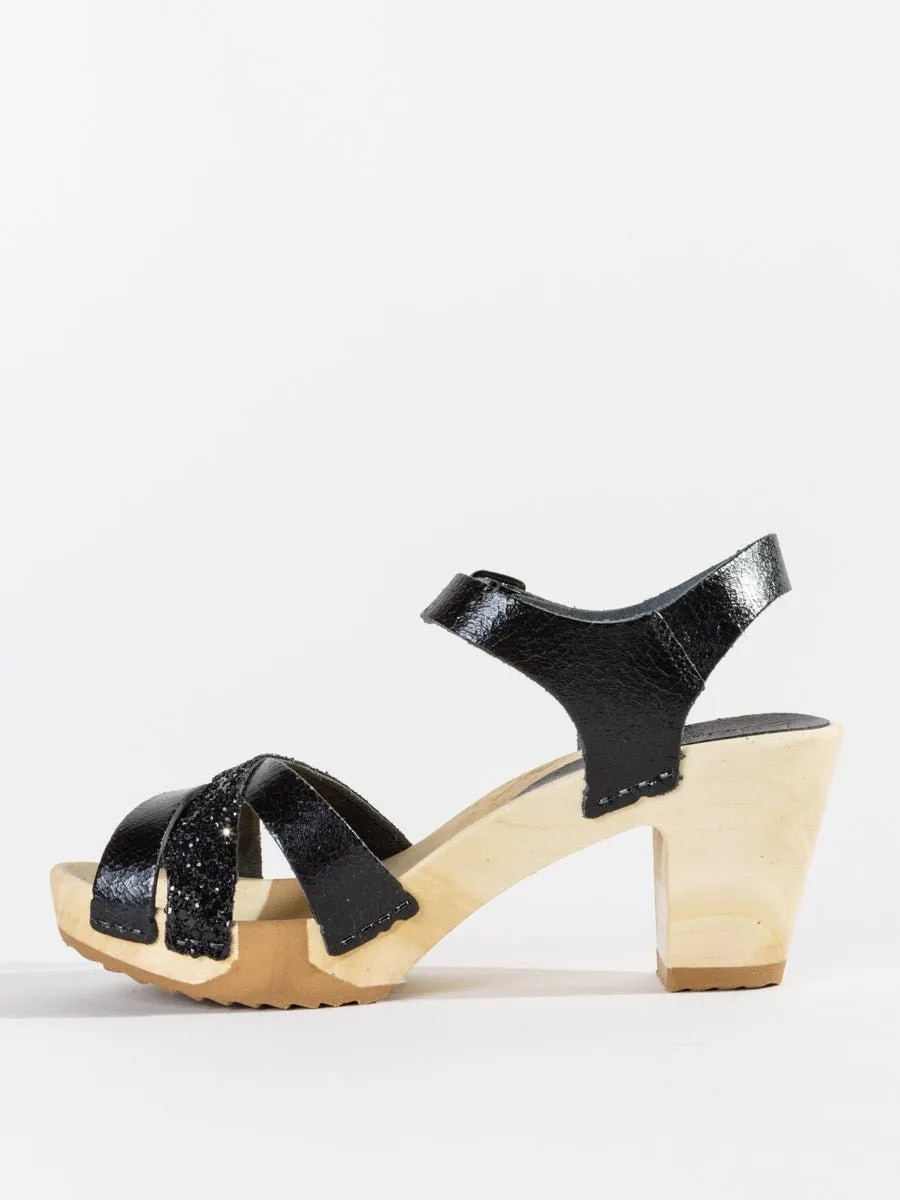 strappy multi clog - black
