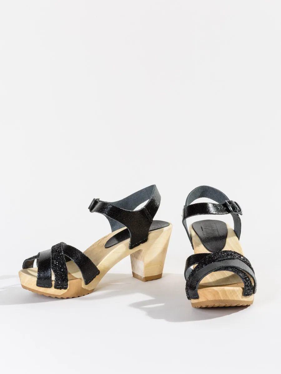 strappy multi clog - black